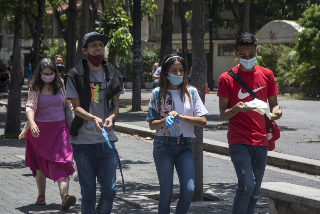 Reportan 1.200 nuevos casos de covid-19 y 12 fallecidos en Venezuela
