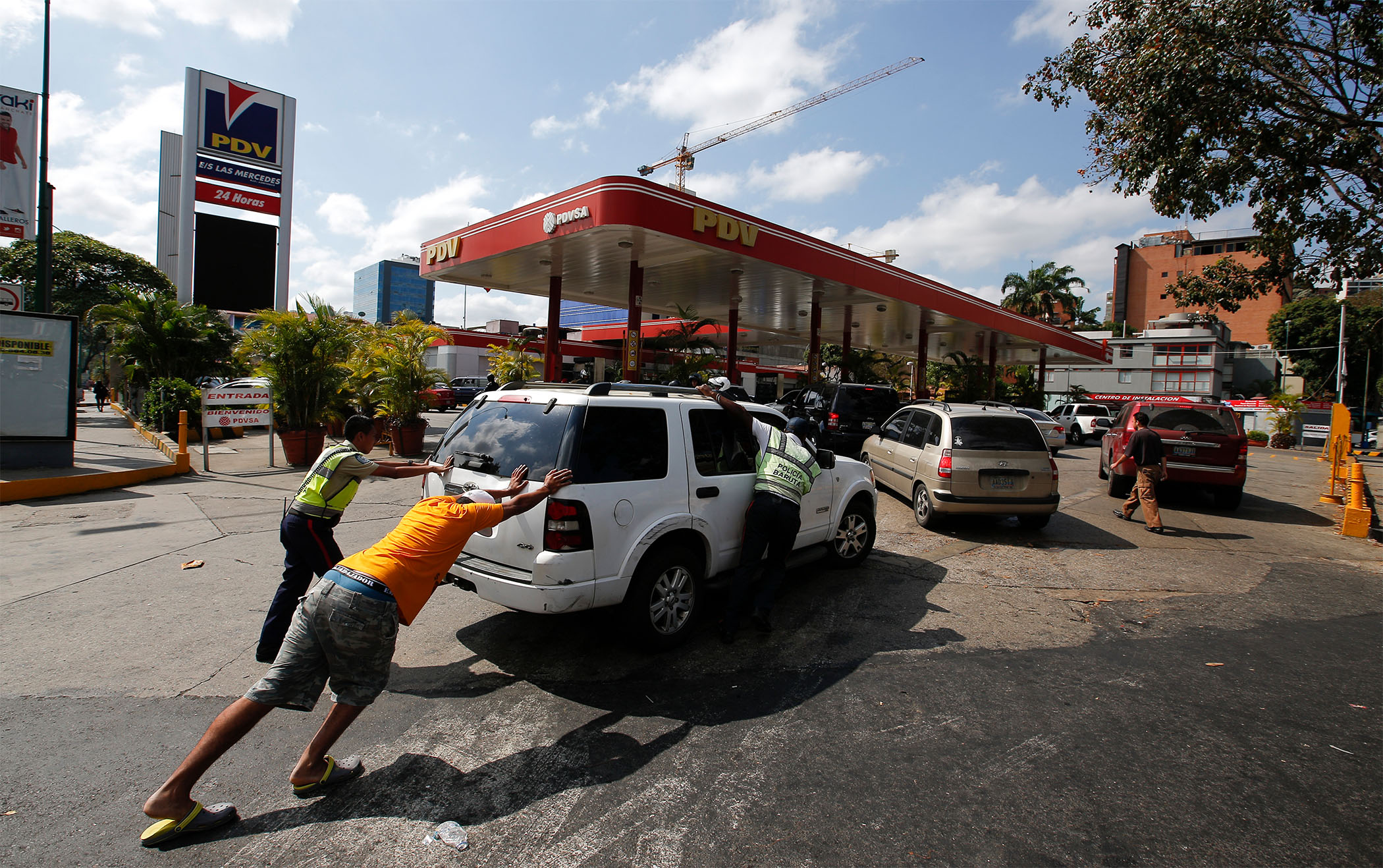 Estados de Venezuela no reciben ni el 3% de la gasolina producida por PDVSA