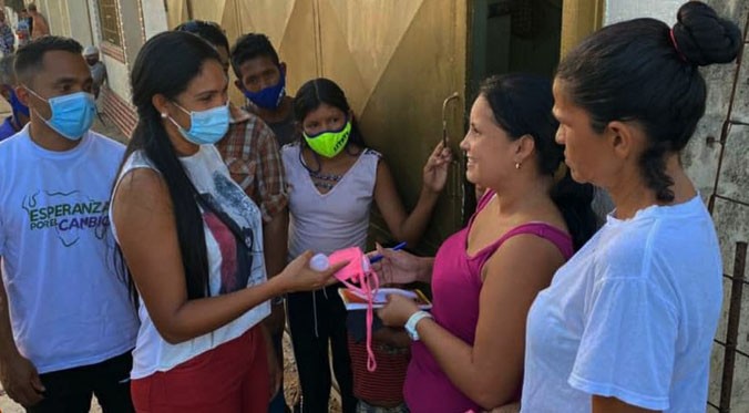 Leynys Malavé obsequia tapabocas en Los Cocos para reforzar prevención contra el covid-19