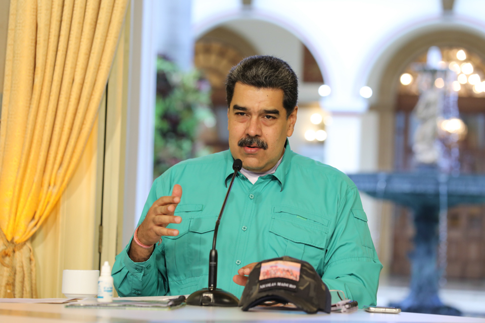 Maduro acusa a empresarios de perturbar la economía y amenazó con neutralizarlos