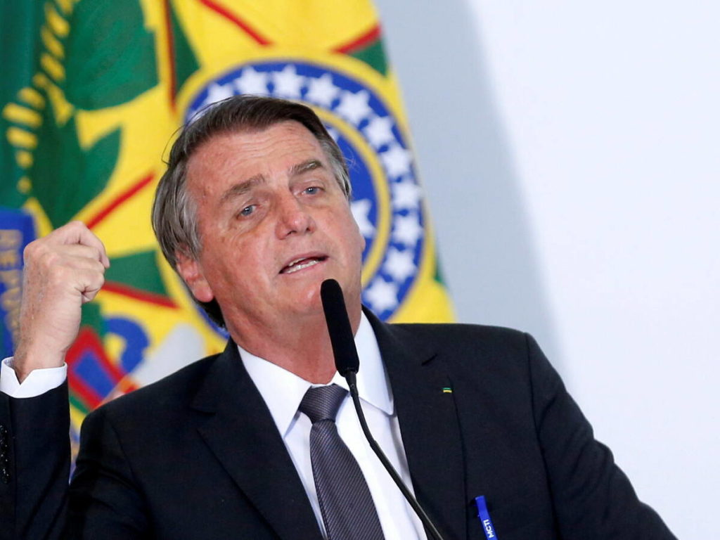 Bolsonaro fue ingresado en un hospital militar de Brasilia por dolores abdominales