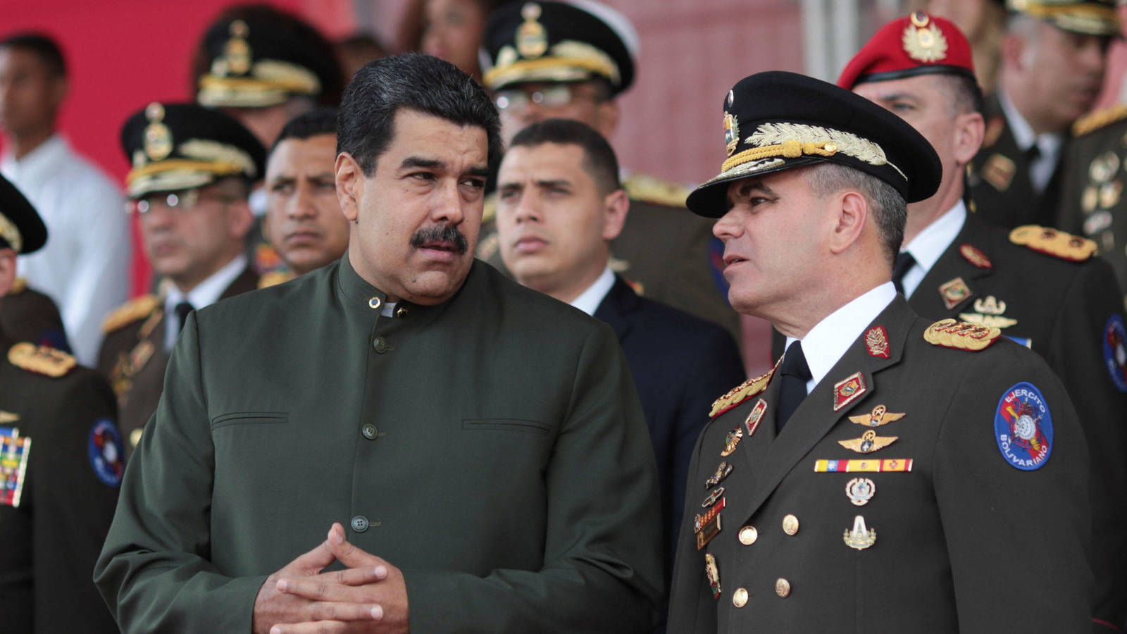 Maduro ratificó a Vladimir Padrino López como ministro de la Defensa por séptimo año