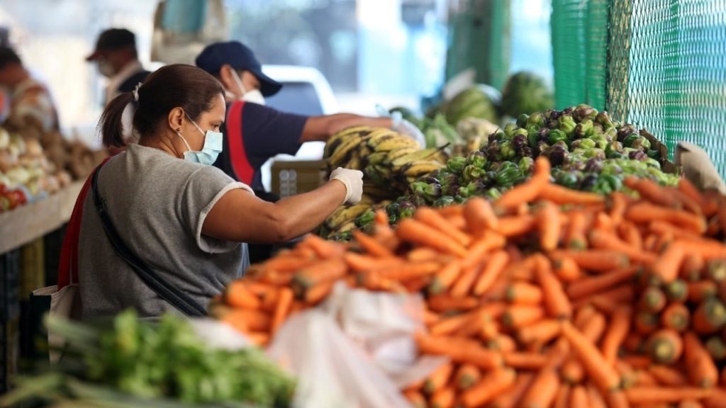 Venezuela solo produce el 30 % de alimentos que necesita
