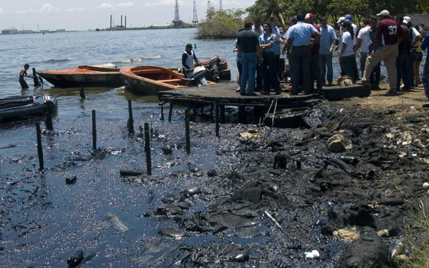 Registran nuevo derrame de crudo en la Costa Oriental del Lago de Maracaibo