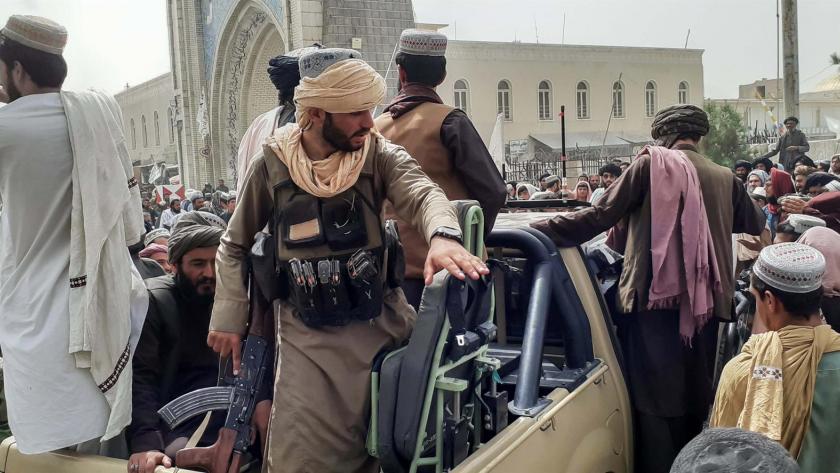 Comunidad Internacional pide a los talibanes que dejen salir a los afganos del país