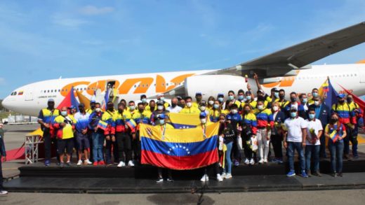 Atletas olímpicos arriban a Venezuela en un vuelo de Conviasa