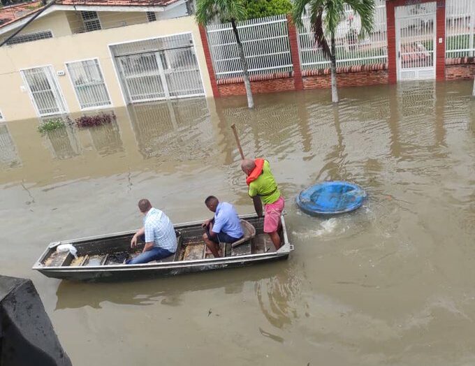 San Fernando de Apure quedó bajo el agua tras fuertes lluvias (+Videos)