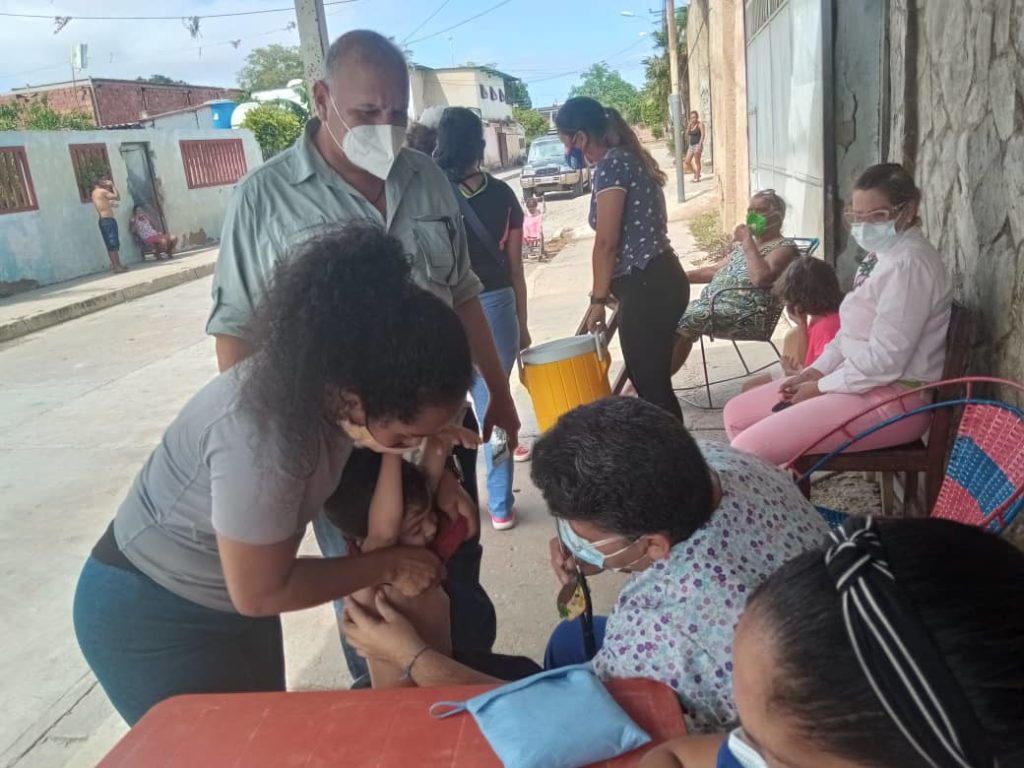 Jornada de desparasitación benefició a 100 niños de La Chacalera en Mariño