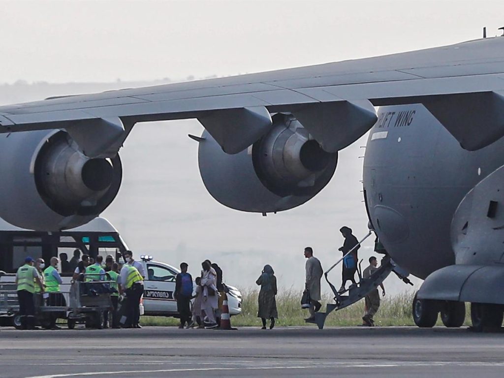 EE.UU. evacuó a 3.000 personas del aeropuerto de Kabul en las últimas 24 horas