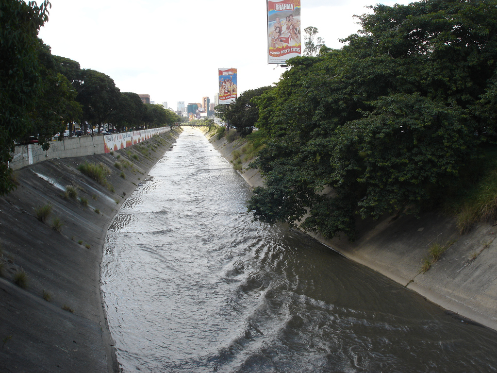 Placas de concreto del río Guaire se encuentran al borde del colapso (+Video)