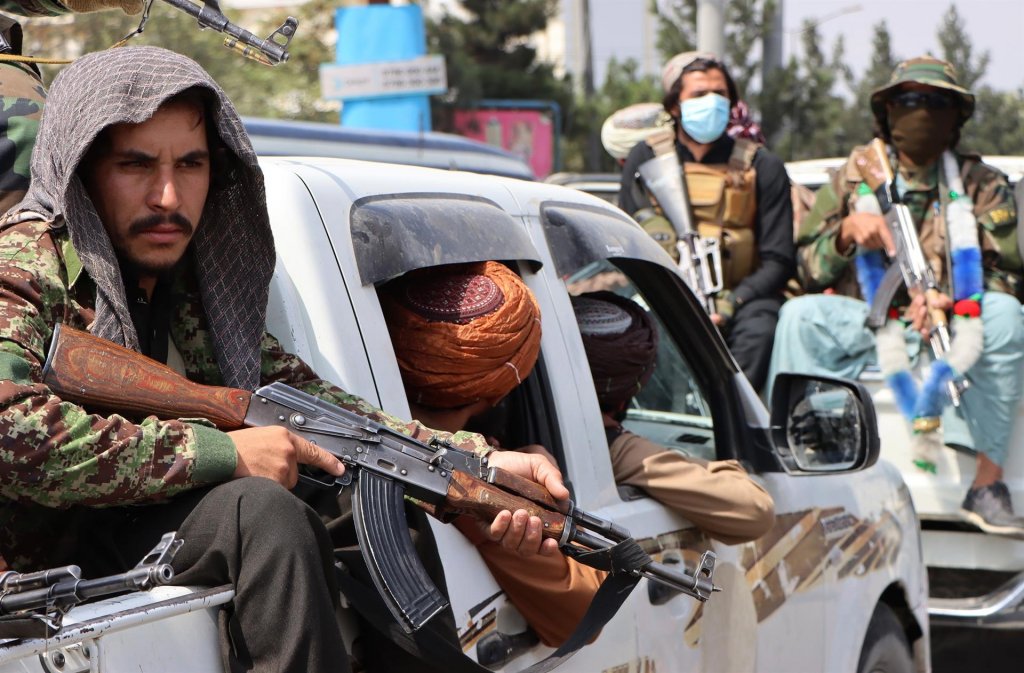 Los talibanes declaran la completa independencia de Afganistán