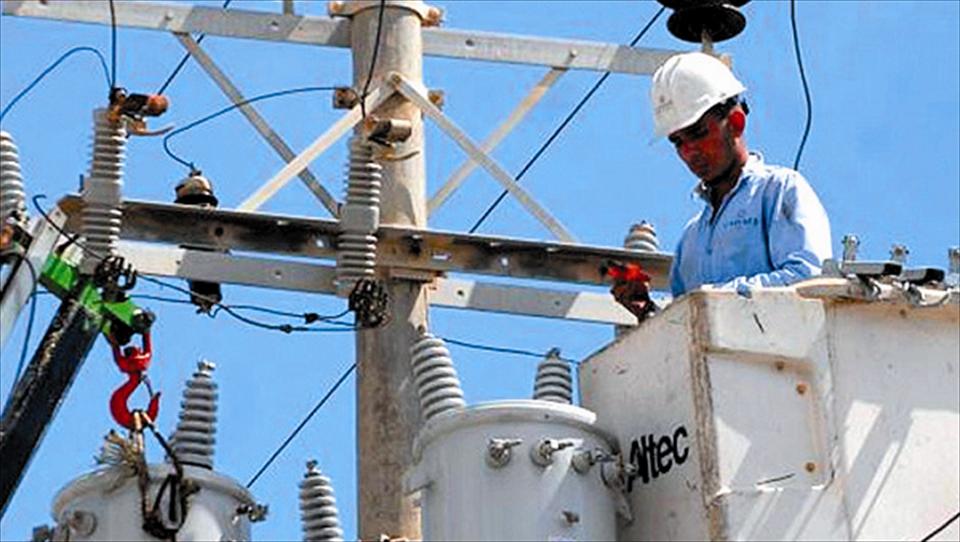 Maduro asegura que Corpoelec trabaja para restablecer electricidad en Mérida