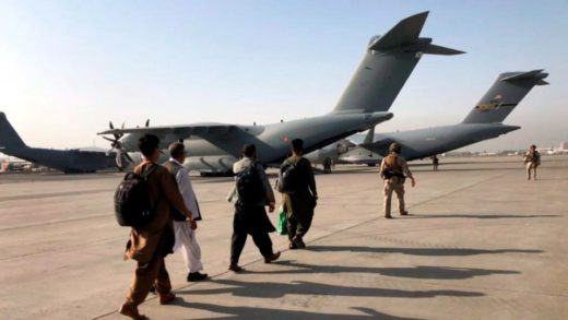 Reino Unido evacuó a 9.000 personas de Afganistán