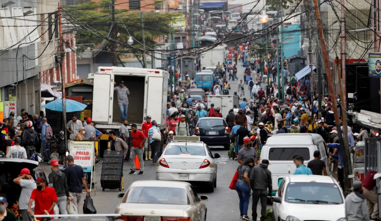 Solo el 7 % de la población está vacunada en Venezuela, alertó la Academia de Medicina