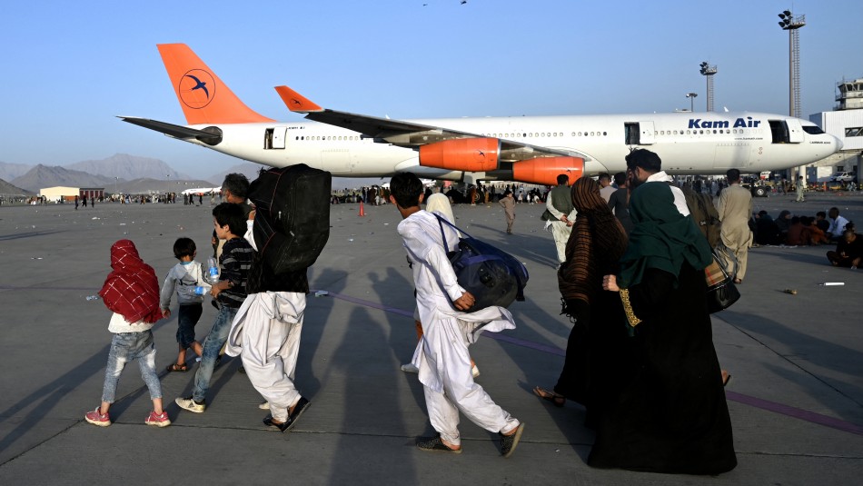 EEUU denunció que impiden el acceso al aeropuerto de Kabul a los afganos que quieren huir del país