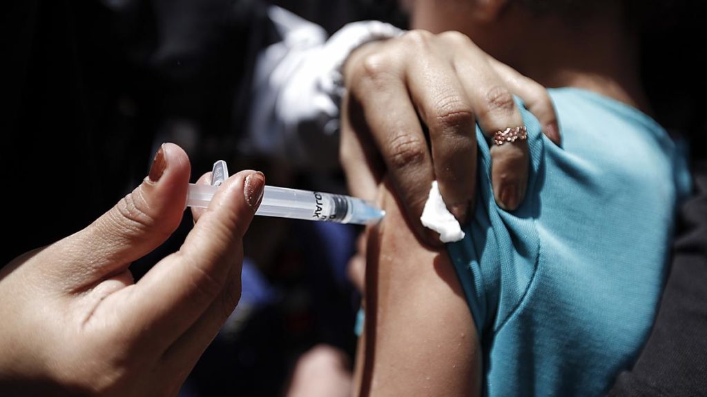 Realizan jornada de vacunación anticovid para estudiantes de la UCV este #17Sep