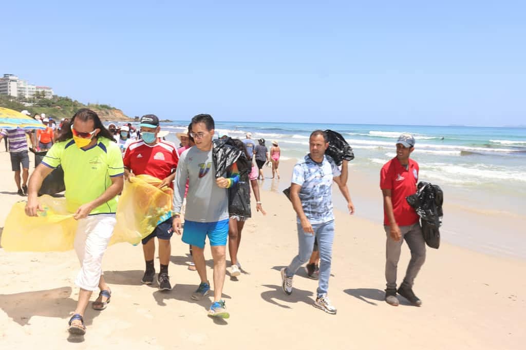 Celebran en Nueva Esparta el Día Mundial de las Playas con una jornada de limpieza