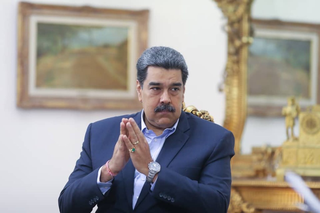Maduro afirma que «terroristas» causaron el incendio en subestación Santa Cruz