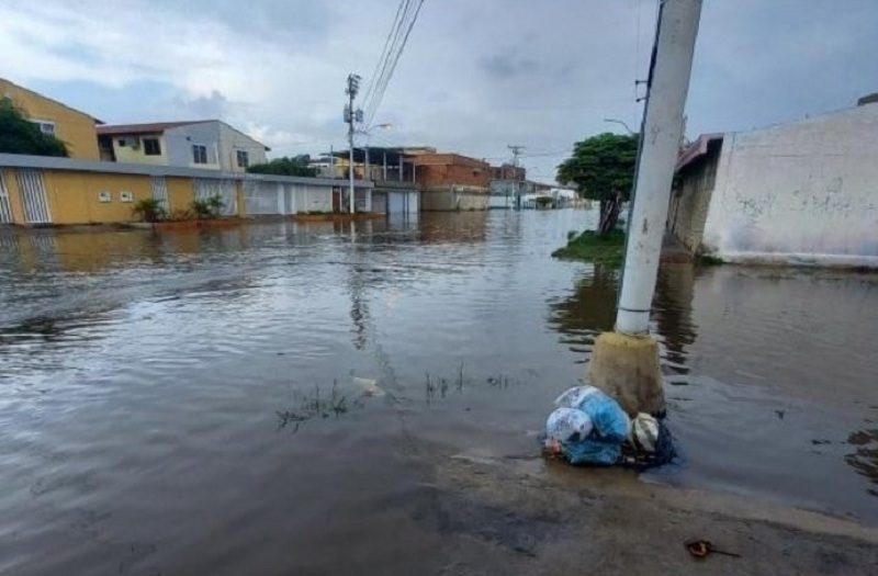 Gobernador pide declarar Estado de emergencia en Anzoátegui tras desbordamiento del río Neverí