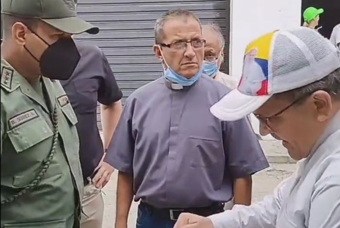Maduro defiende a militares que impidieron que obispos distribuyeran donaciones en Mérida