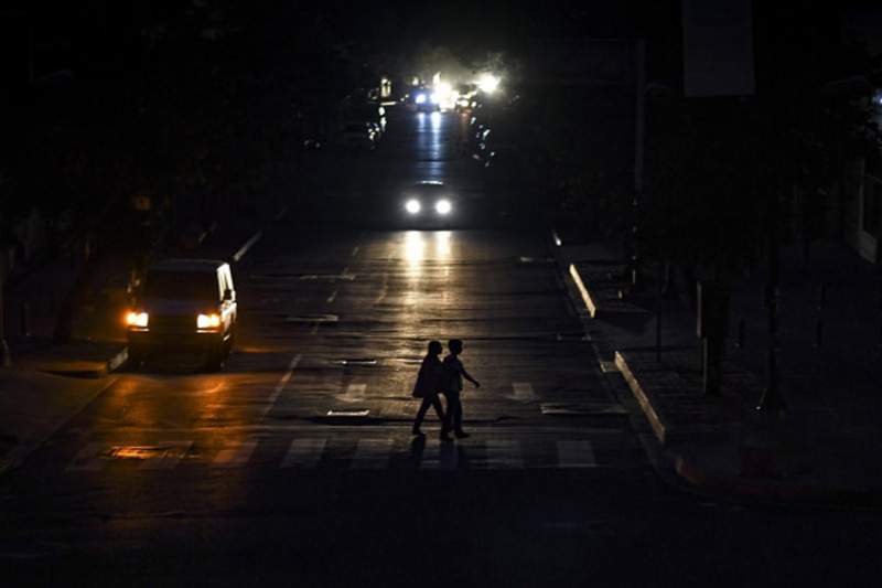 Habitantes de Caracas reportan varias zonas sin electricidad este #15Sep