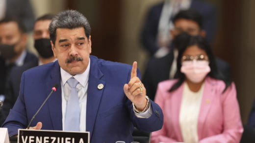 Maduro ordena “unificar” las tasas de exportación de productos en todos los aeropuertos