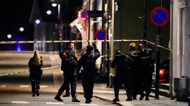 Hombre armado con arco y flechas mató a cinco personas en Noruega