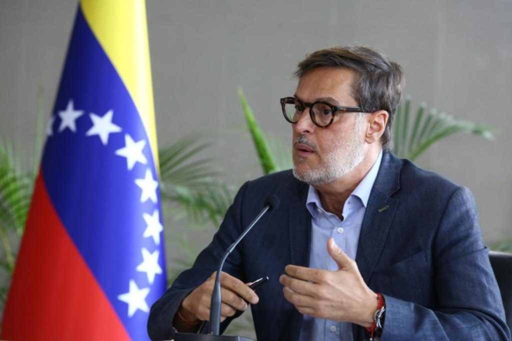 Canciller de Maduro arribó a Serbia para asistir a cumbre del Mnoal