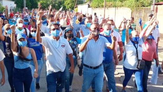 Alfredo Díaz y candidatos de la Unidad recorren Brisas de Los Millanes