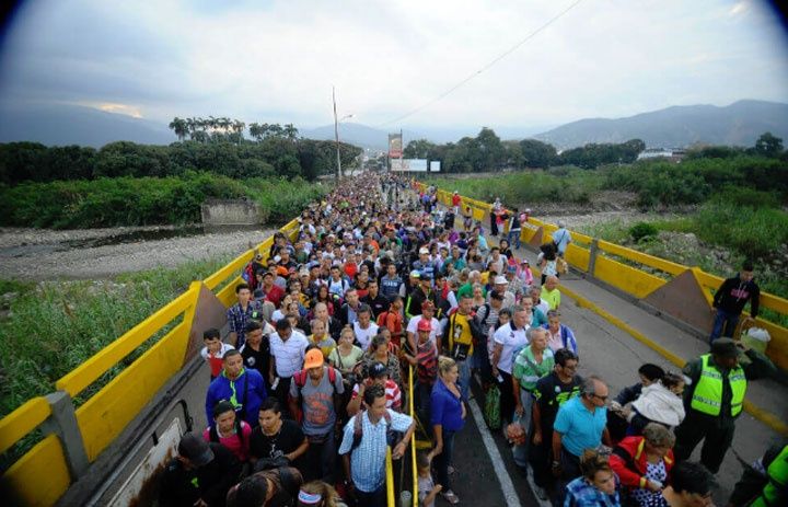 Paso de las trochas amaneció cerrado y generó caos en el puente Simón Bolívar este #11Oct