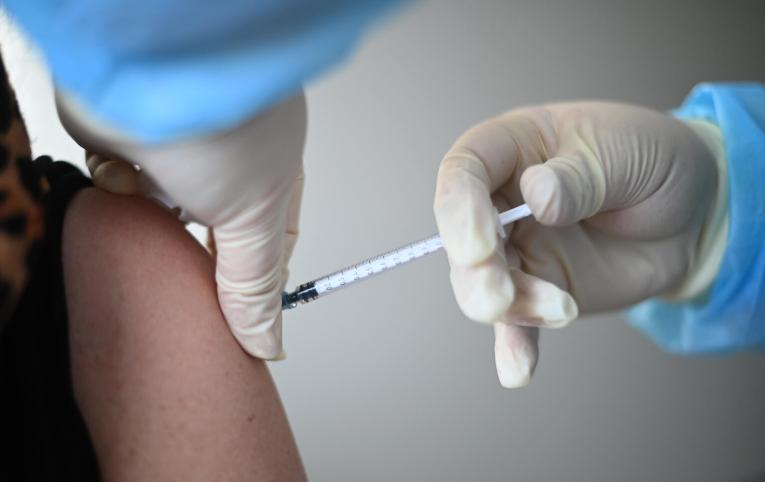 Maduro asegura que las vacunas de refuerzo contra el COVID-19 llegarán en 2022