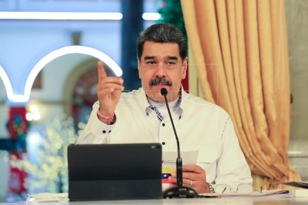Maduro ordena adoctrinar las bases y armar a los milicianos para su «sistema defensivo comunal»