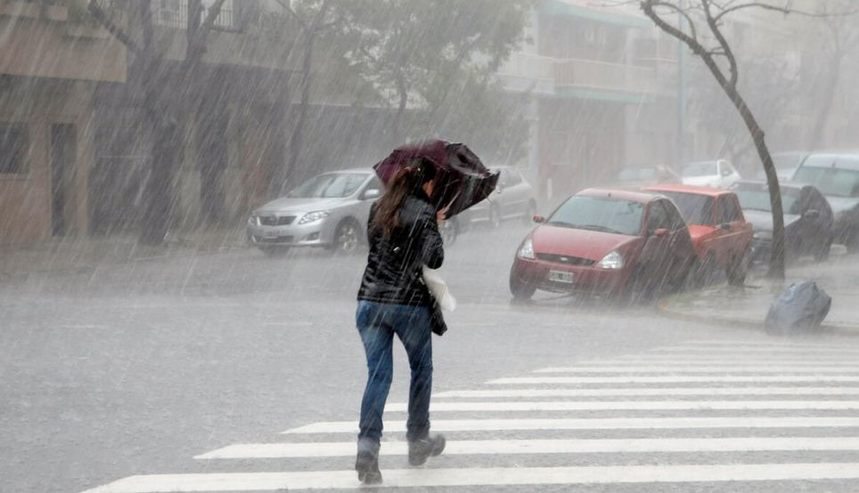 Pronostican lluvias con descargas eléctricas en varios estados del país