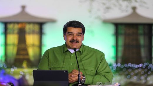 Maduro presentó la Navidad en redes sociales junto a Cilia en Miraflores