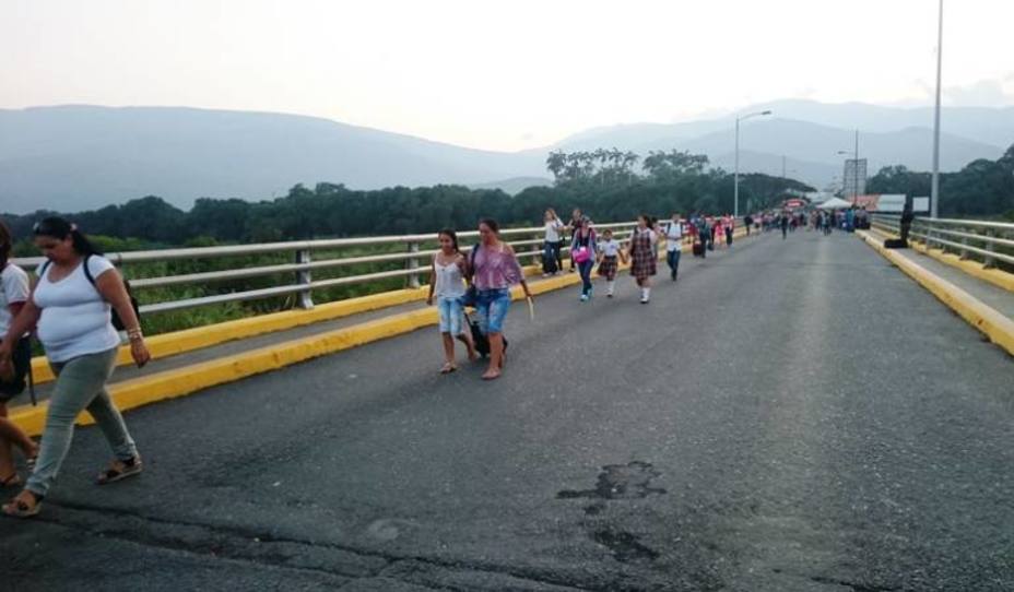 Colombia revisará estructura de los puentes internacionales antes de permitir el paso de transporte de carga
