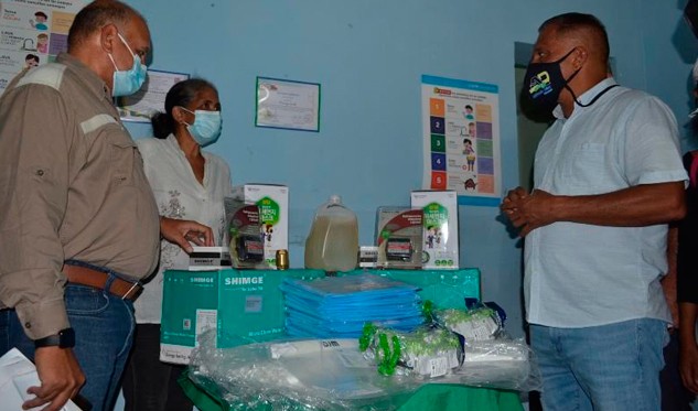 Gobernador Alfredo Díaz continúa distribución de material médico y equipos en ambulatorios