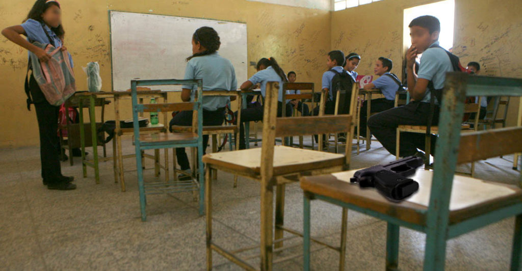 Liceos serán “centros itinerantes” para la vacunación de representantes no vacunados, anunció Delcy Rodríguez