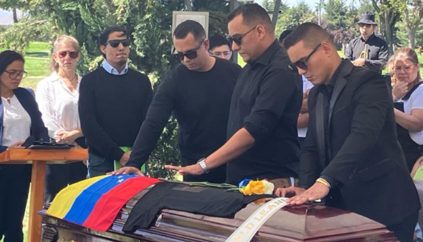 Despidieron con honores a Ronald Ojeda en un cementerio de Santiago de Chile